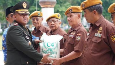 Walkot Salatiga Beri Penghargaan dan Sembako ke Veteran